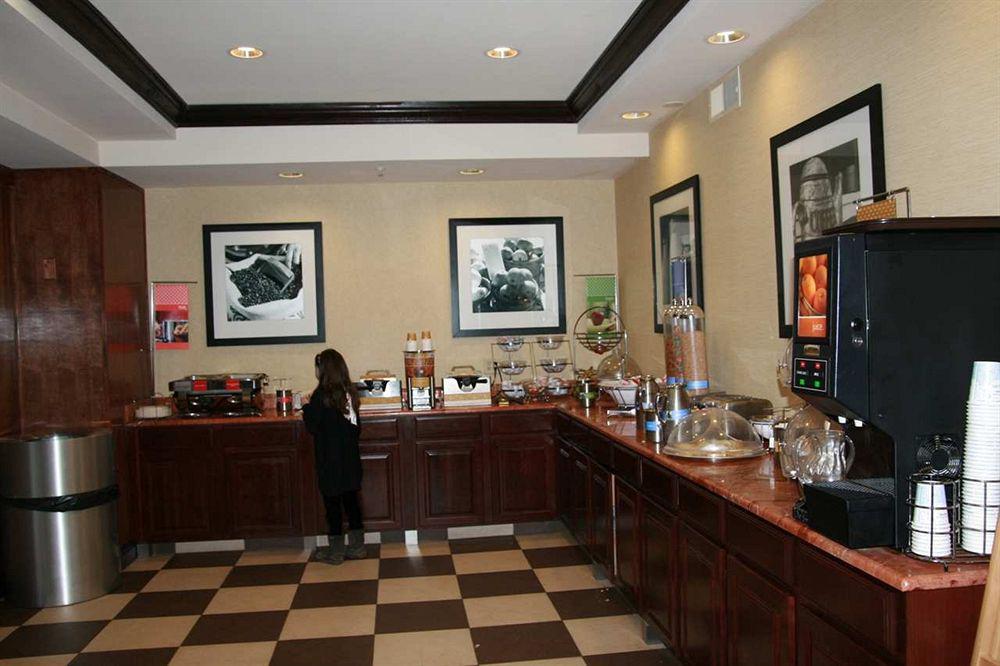 Hampton By Hilton Brattleboro Hotel Restaurant photo