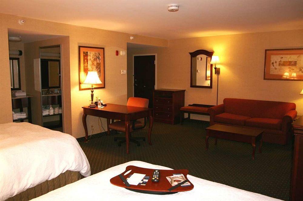 Hampton By Hilton Brattleboro Hotel Room photo