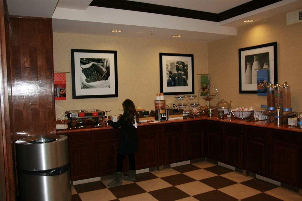 Hampton By Hilton Brattleboro Hotel Restaurant photo