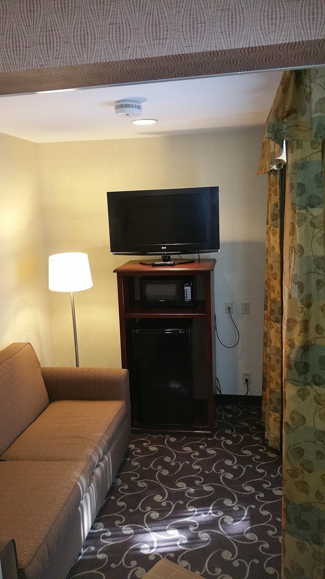 Hampton By Hilton Brattleboro Hotel Exterior photo