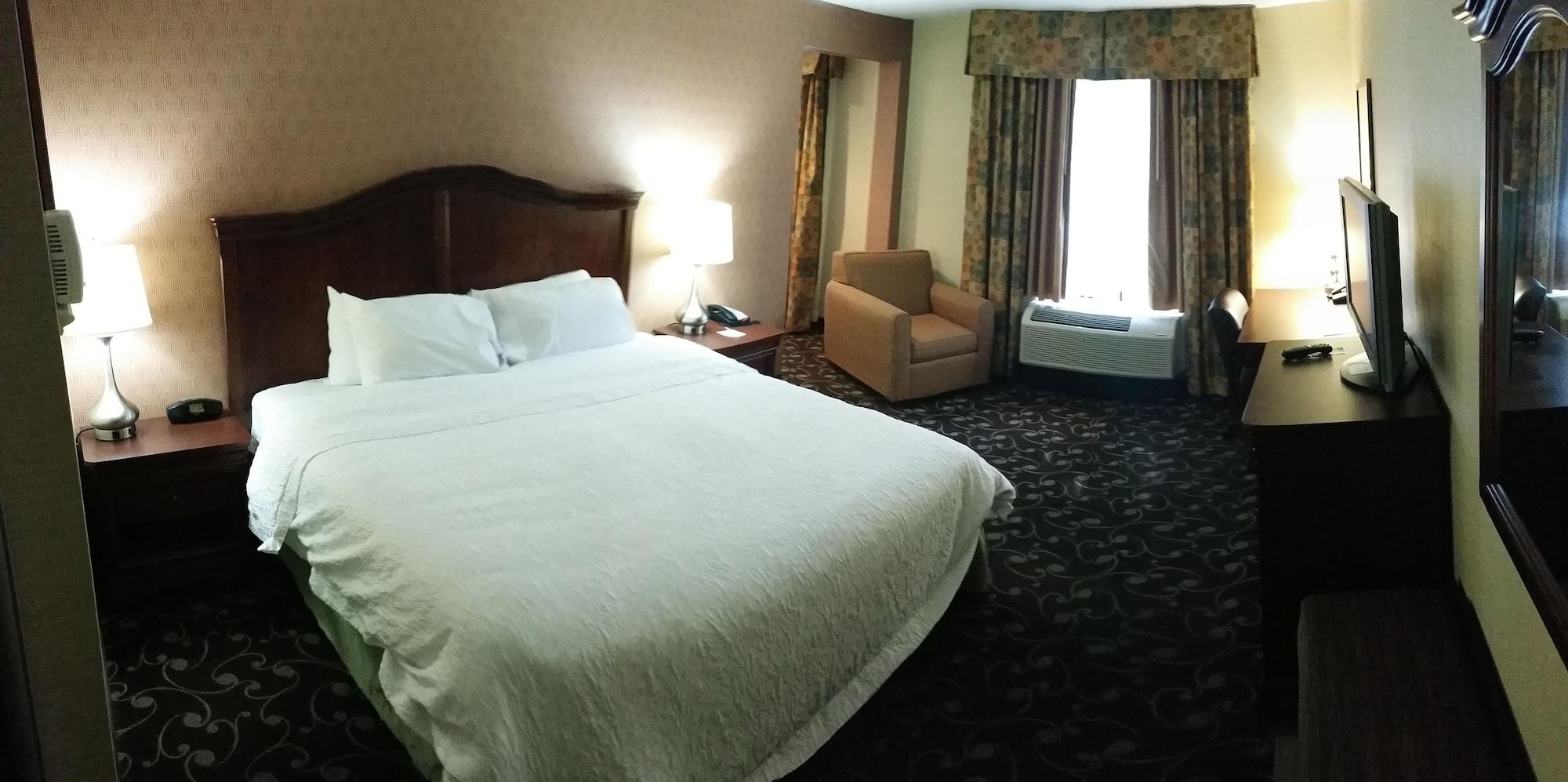 Hampton By Hilton Brattleboro Hotel Exterior photo