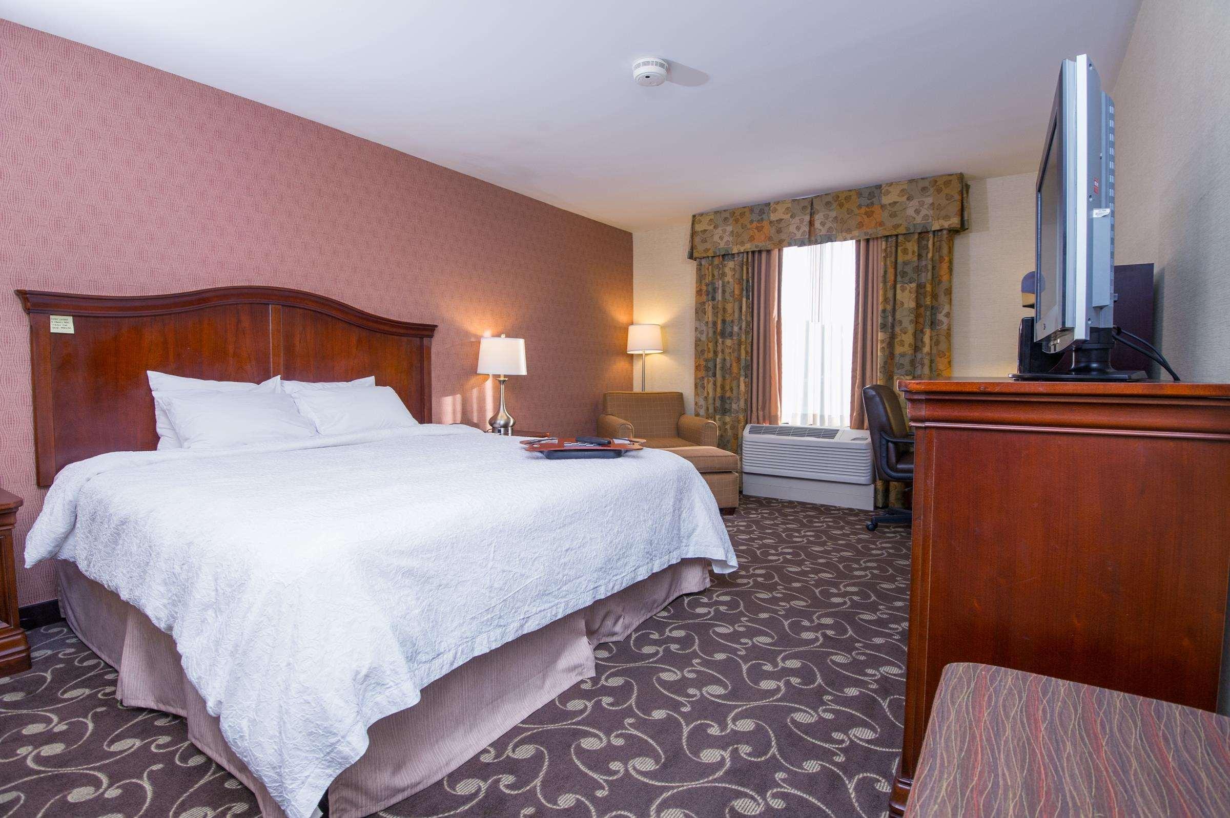 Hampton By Hilton Brattleboro Hotel Exterior photo