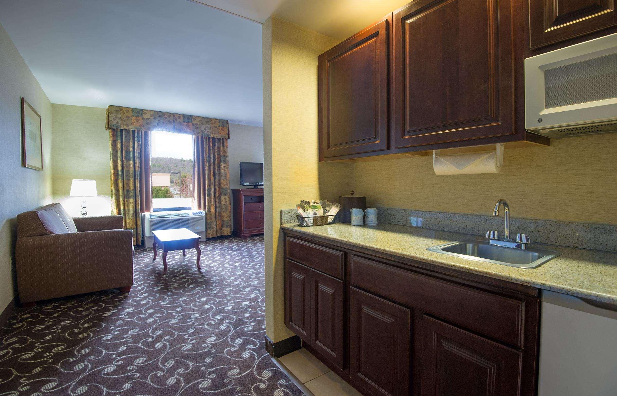 Hampton By Hilton Brattleboro Hotel Exterior photo