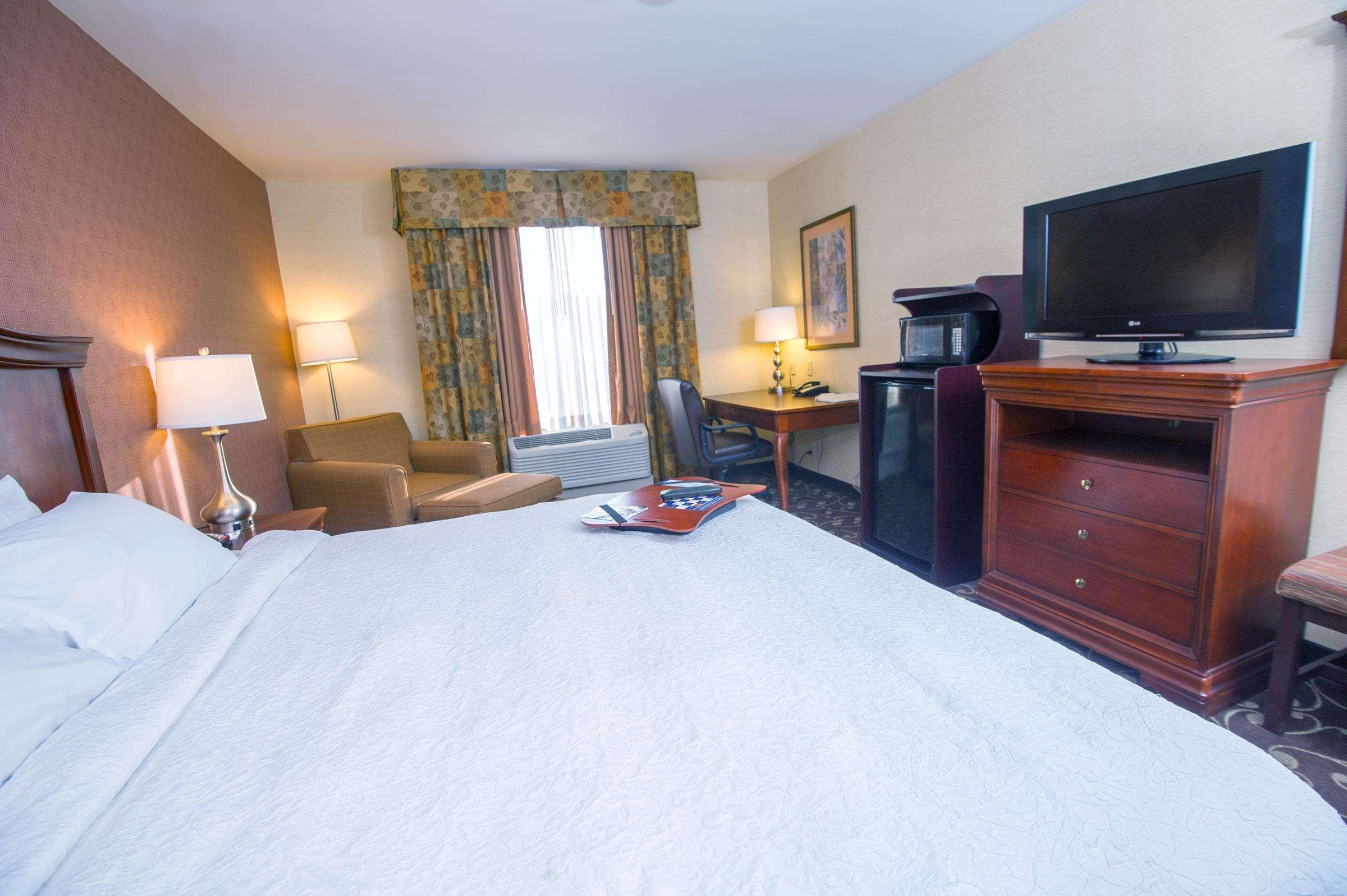Hampton By Hilton Brattleboro Hotel Exterior photo