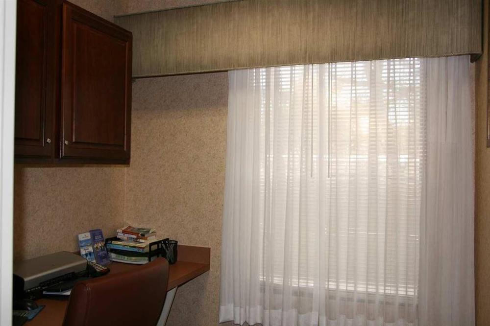 Hampton By Hilton Brattleboro Hotel Room photo