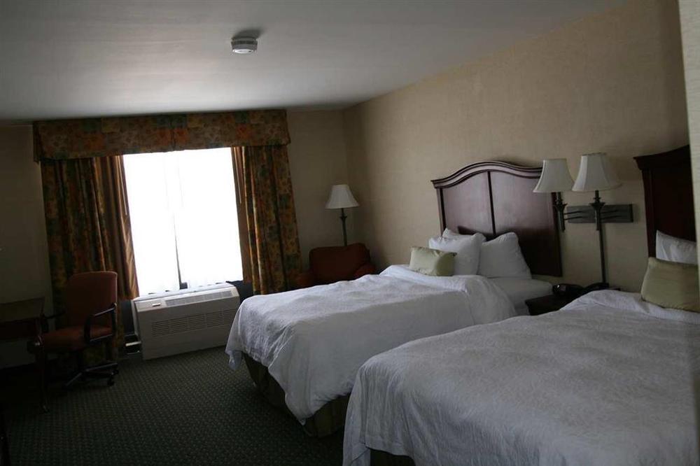 Hampton By Hilton Brattleboro Hotel Exterior photo