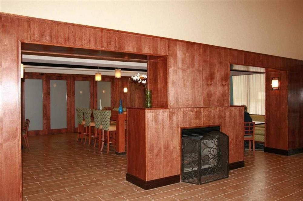 Hampton By Hilton Brattleboro Hotel Interior photo