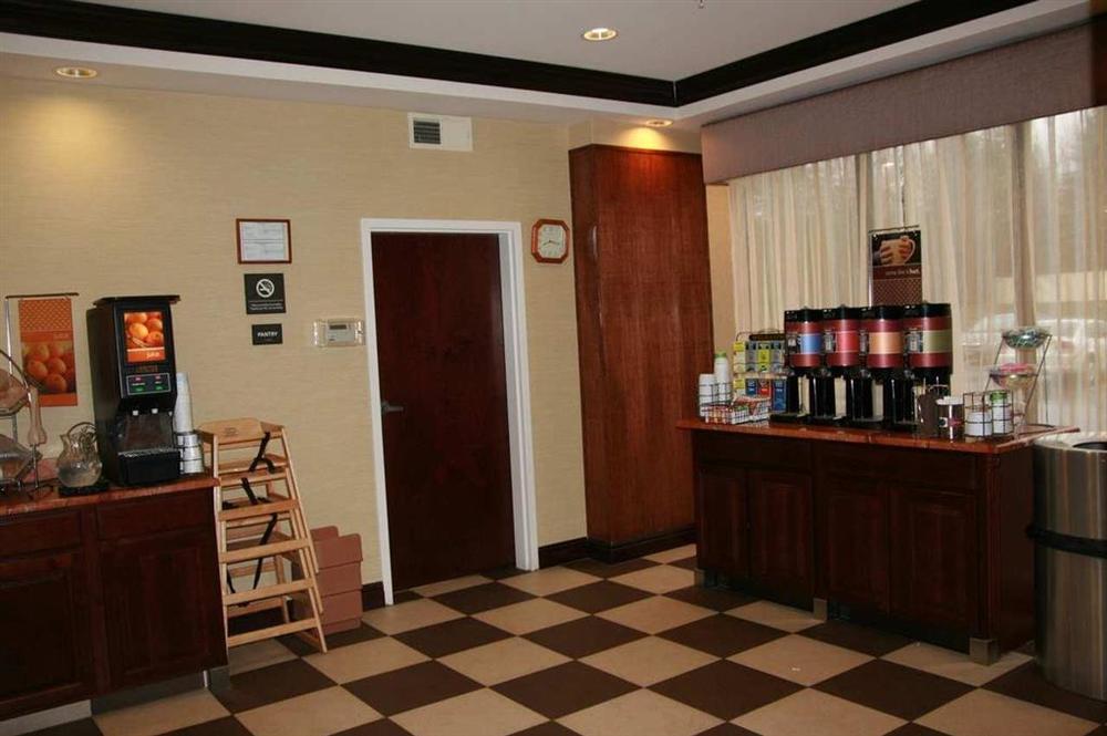 Hampton By Hilton Brattleboro Hotel Restaurant photo