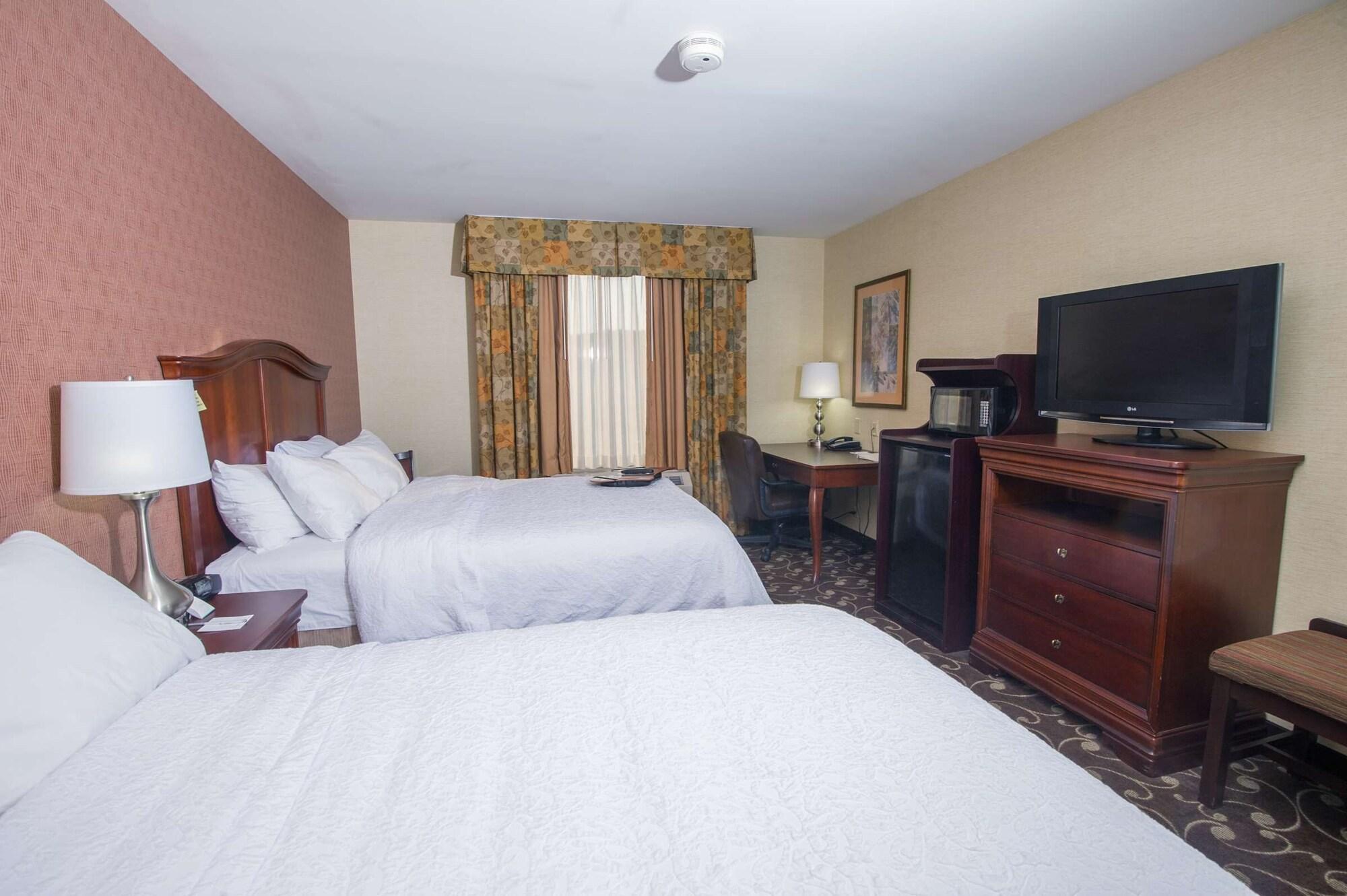 Hampton By Hilton Brattleboro Hotel Exterior photo