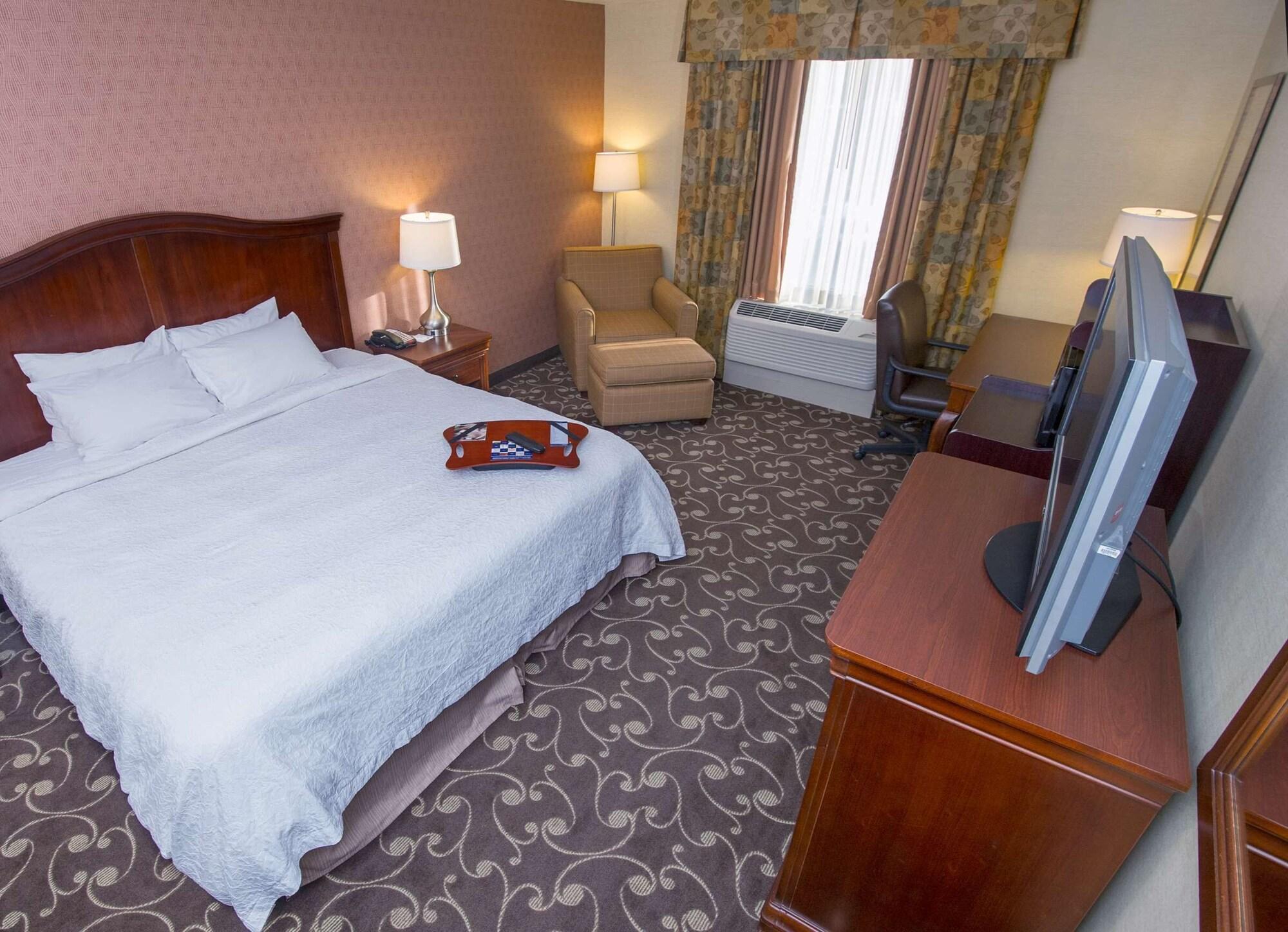 Hampton By Hilton Brattleboro Hotel Exterior photo