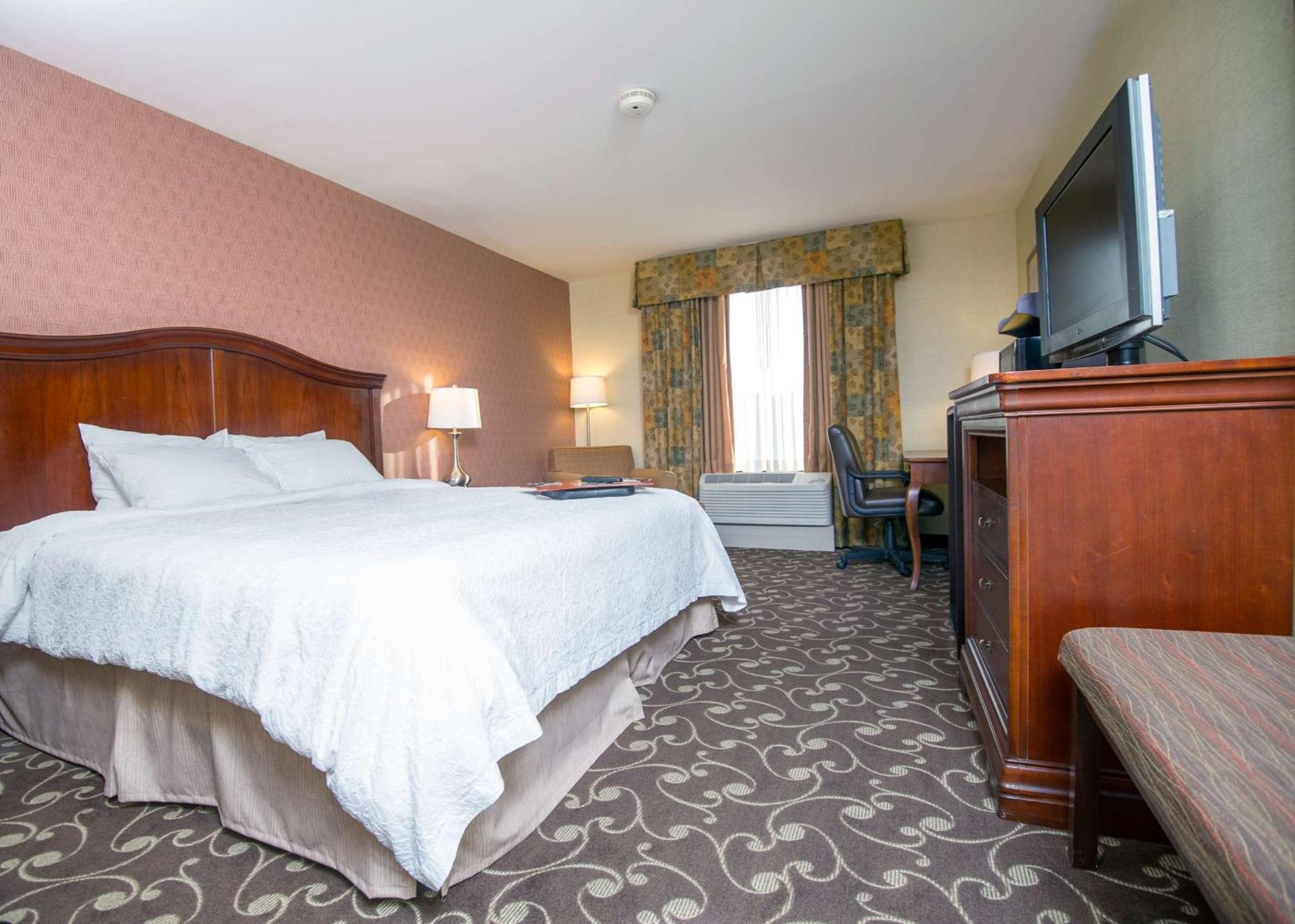 Hampton By Hilton Brattleboro Hotel Exterior photo